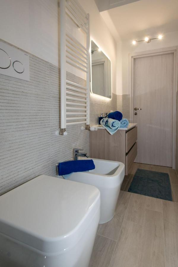 The Palm Sisters - Navigli, Bocconi Apartment Milan Bagian luar foto